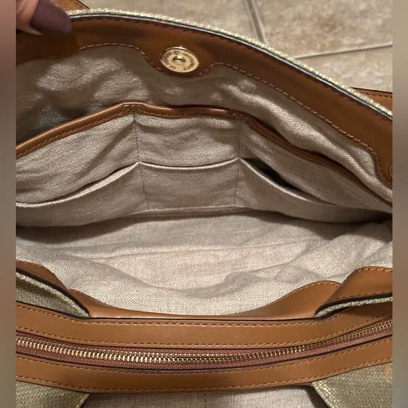 Michael Kors Raven Large Raven Gold Leather Shoulder Bag - Picture 11 of 14